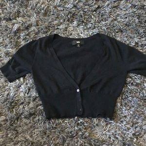 Super cute black v-neck buttoned up crop top